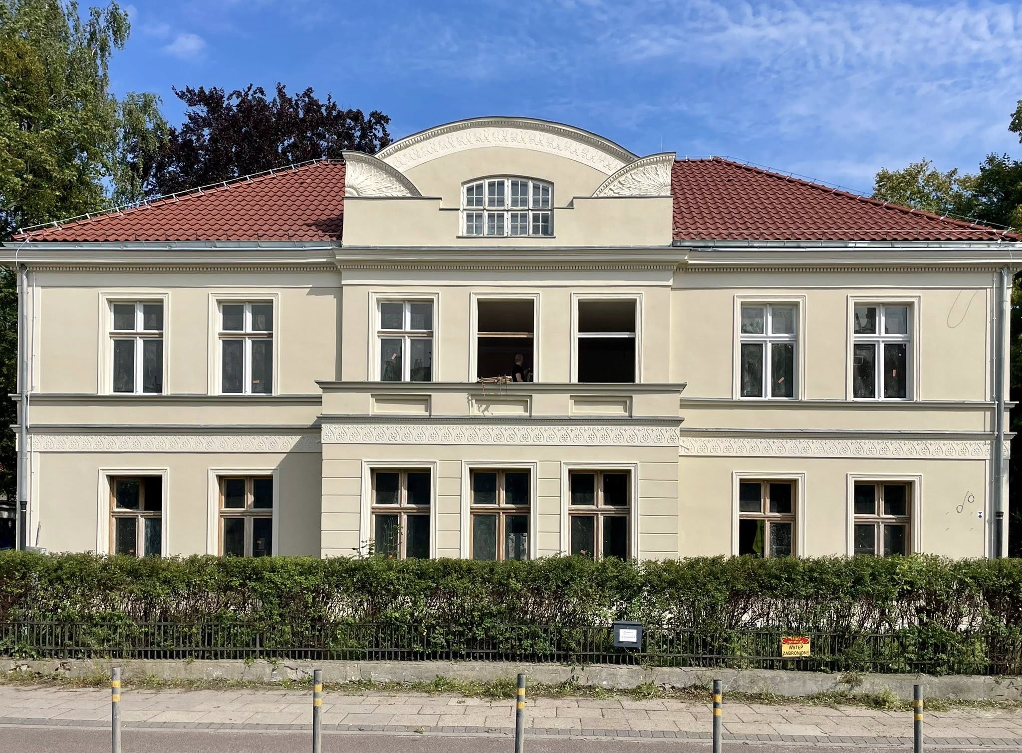 Zdjęcie przedstawia budynek po modernizacji przy ul. Grunwaldzka 5